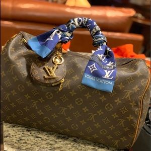 Sold multi pochette round coin pouch & chain